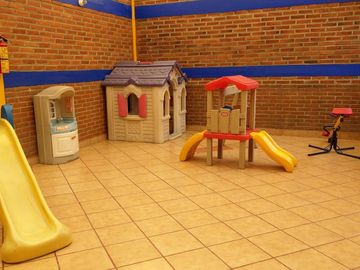 VENTA CASA CON USO DE SUELO  PARA ESCUELA, CON PROBABILIDAD PARA H3B/C