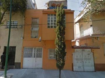 Oportunidad Bonita en Casa en Misantla 35, Col. Roma Sur, Alcaldía Cuauhtémoc, recuperación bancaria.