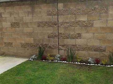 CASA DE 3 NIVELES CON TERRAZA EN CALIMAYA