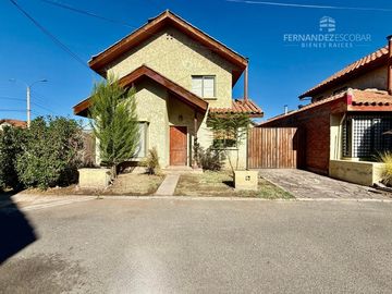 SAN FELIPE - VENDE CASA DOS PISOS 3D 3B EN CONDOMINIO