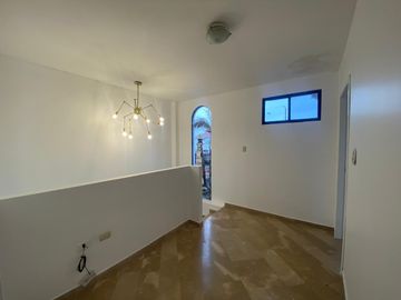 CASA EN VENTA URB. VÍA AL SOL
