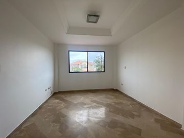 CASA EN VENTA URB. VÍA AL SOL