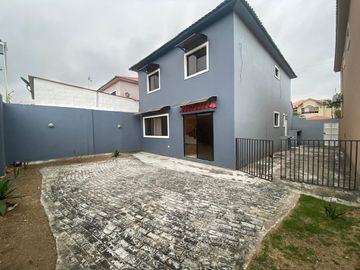 CASA EN VENTA URB. VÍA AL SOL