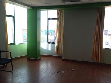 📍✅  SALIDA A AREQUIPA - SE ALQUILA/SE VENDE 570 M2 Almacénes,  En Esquina, 3 Pisos - FRENTE A 