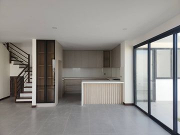 En Venta Casa en Condominio, Challuabamba Cuenca