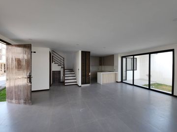 En Venta Casa en Condominio, Challuabamba Cuenca