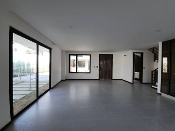 En Venta Casa en Condominio, Challuabamba Cuenca