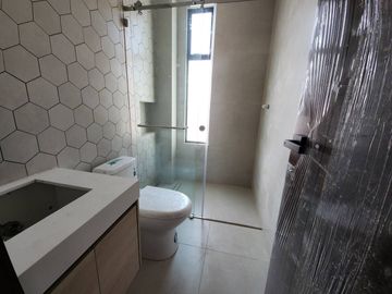 En Venta Casa en Condominio, Challuabamba Cuenca