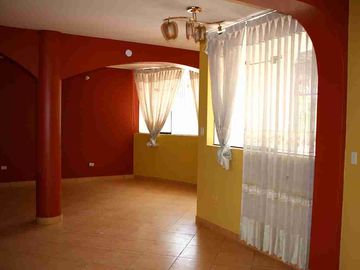 ✅📍Los Keñuales - Esquina *Se VENDE* Casa 2 Pisos - Juliaca 📲 96186----
Frente a Parque.