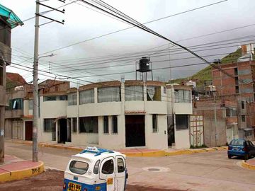 ✅📍Los Keñuales - Esquina *Se VENDE* Casa 2 Pisos - Juliaca 📲 96186----
Frente a Parque.