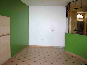✅📍Los Keñuales - Esquina *Se VENDE* Casa 2 Pisos - Juliaca 📲 96186----
Frente a Parque.