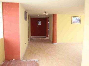 ✅📍Los Keñuales - Esquina *Se VENDE* Casa 2 Pisos - Juliaca 📲 96186----
Frente a Parque.