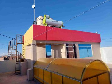 Por Av. Horacio, Se Vende Casa (Local de Eventos) con piscina - Salida a Cusco
