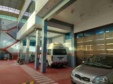 Por Av. Horacio, Se Vende Casa (Local de Eventos) con piscina - Salida a Cusco