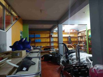 Por Av. Horacio, Se Vende Casa (Local de Eventos) con piscina - Salida a Cusco