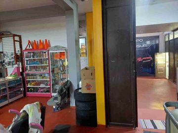 Por Av. Horacio, Se Vende Casa (Local de Eventos) con piscina - Salida a Cusco