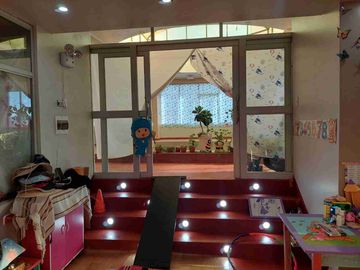 Por Av. Horacio, Se Vende Casa (Local de Eventos) con piscina - Salida a Cusco