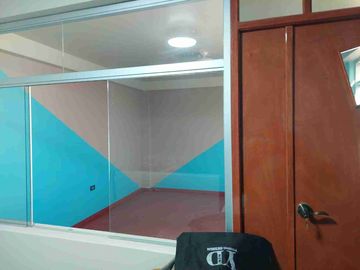 Por Av. Horacio, Se Vende Casa (Local de Eventos) con piscina - Salida a Cusco