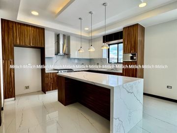 Casa en Venta  a Estrenar fracc. Altozano$ 6,650,000.