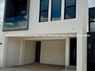 Casa en Venta  a Estrenar fracc. Altozano$ 6,650,000.