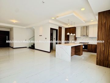 Casa en Venta  a Estrenar fracc. Altozano$ 6,650,000.
