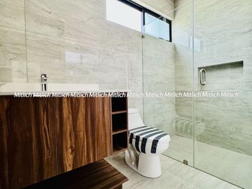 Casa en Venta  a Estrenar fracc. Altozano$ 6,650,000.