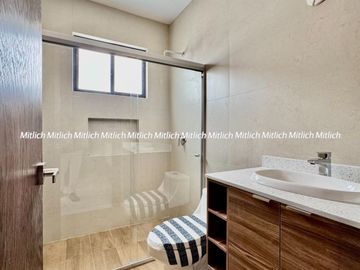 Casa en Venta  a Estrenar fracc. Altozano$ 6,650,000.