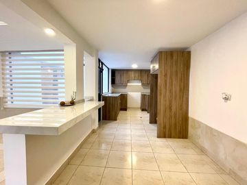 CASA REMODELADA  EN VENTA 171  M2 -  CONJUNTO SEGURO -  ELOY ALFARO
