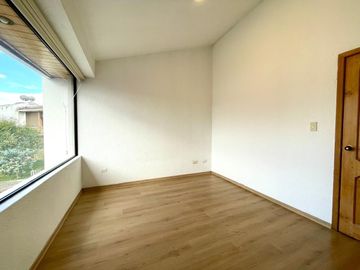 CASA REMODELADA  EN VENTA 171  M2 -  CONJUNTO SEGURO -  ELOY ALFARO