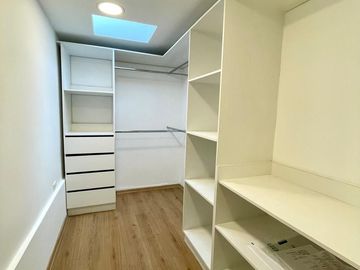 CASA REMODELADA  EN VENTA 171  M2 -  CONJUNTO SEGURO -  ELOY ALFARO