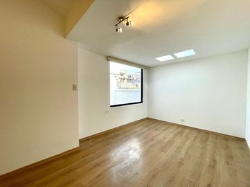 CASA REMODELADA  EN VENTA 171  M2 -  CONJUNTO SEGURO -  ELOY ALFARO