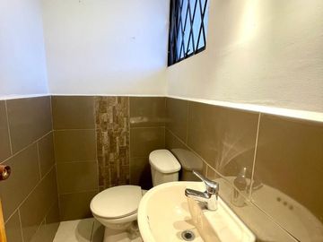 CASA REMODELADA  EN VENTA 171  M2 -  CONJUNTO SEGURO -  ELOY ALFARO