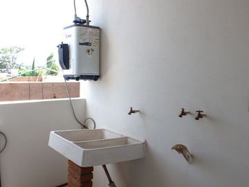 Hermoso departamento de 2 recámaras en Col. Lomas de Castillotla a 4 cuadras de la estación RUTA