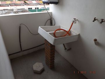 Hermoso departamento de 2 recámaras en Col. Lomas de Castillotla a 4 cuadras de la estación RUTA