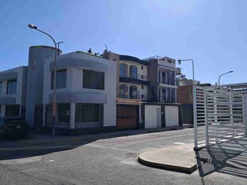 Coop. Gloria 4, Se Vende Casa de 3 Pisos, Residencial Privada.