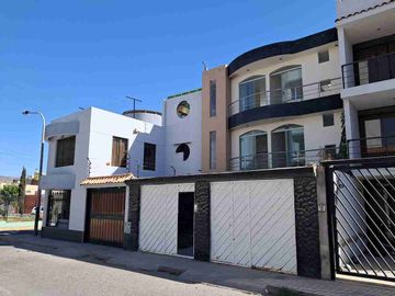 Coop. Gloria 4, Se Vende Casa de 3 Pisos, Residencial Privada.