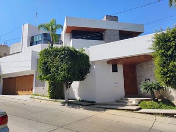 Hermosa Casa En Venta En Villas Del Campestre - Zona exclusiva Y Tranquila
