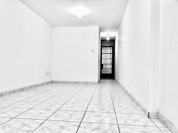 Vendo Triplex Tipo Casa + Aires Alt. Cdra.30 De Av. El Corregidor, Cerca A La Universidad San Martin De Porres En La Molina