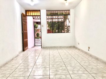Vendo Triplex Tipo Casa + Aires Alt. Cdra.30 De Av. El Corregidor, Cerca A La Universidad San Martin De Porres En La Molina