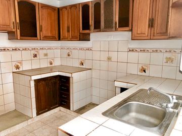Vendo Triplex Tipo Casa + Aires Alt. Cdra.30 De Av. El Corregidor, Cerca A La Universidad San Martin De Porres En La Molina