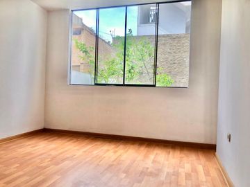 Vendo Triplex Tipo Casa + Aires Alt. Cdra.30 De Av. El Corregidor, Cerca A La Universidad San Martin De Porres En La Molina