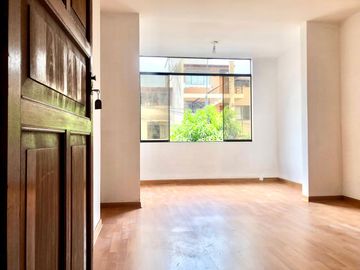 Vendo Triplex Tipo Casa + Aires Alt. Cdra.30 De Av. El Corregidor, Cerca A La Universidad San Martin De Porres En La Molina