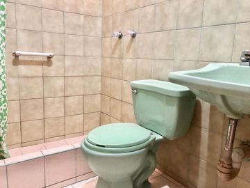 Vendo Triplex Tipo Casa + Aires Alt. Cdra.30 De Av. El Corregidor, Cerca A La Universidad San Martin De Porres En La Molina