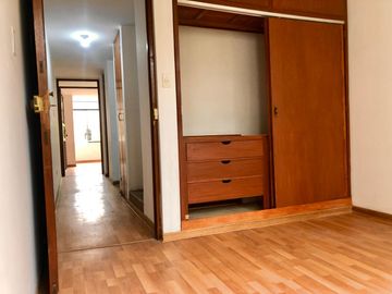 Vendo Triplex Tipo Casa + Aires Alt. Cdra.30 De Av. El Corregidor, Cerca A La Universidad San Martin De Porres En La Molina