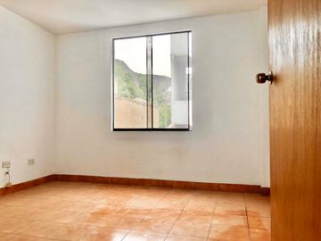 Vendo Triplex Tipo Casa + Aires Alt. Cdra.30 De Av. El Corregidor, Cerca A La Universidad San Martin De Porres En La Molina
