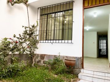 Vendo Triplex Tipo Casa + Aires Alt. Cdra.30 De Av. El Corregidor, Cerca A La Universidad San Martin De Porres En La Molina