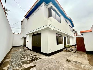 SE VENDE ESPECTACULAR CASA RECIÉN REMODELADA CON FINOS ACABADOS EN ZONA ESTRATÉGICA EN CHACARILLA DEL ESTANQUE - SAN BORJA