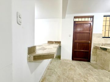 SE VENDE ESPECTACULAR CASA RECIÉN REMODELADA CON FINOS ACABADOS EN ZONA ESTRATÉGICA EN CHACARILLA DEL ESTANQUE - SAN BORJA