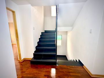 SE VENDE ESPECTACULAR CASA RECIÉN REMODELADA CON FINOS ACABADOS EN ZONA ESTRATÉGICA EN CHACARILLA DEL ESTANQUE - SAN BORJA