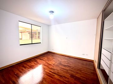 SE VENDE ESPECTACULAR CASA RECIÉN REMODELADA CON FINOS ACABADOS EN ZONA ESTRATÉGICA EN CHACARILLA DEL ESTANQUE - SAN BORJA